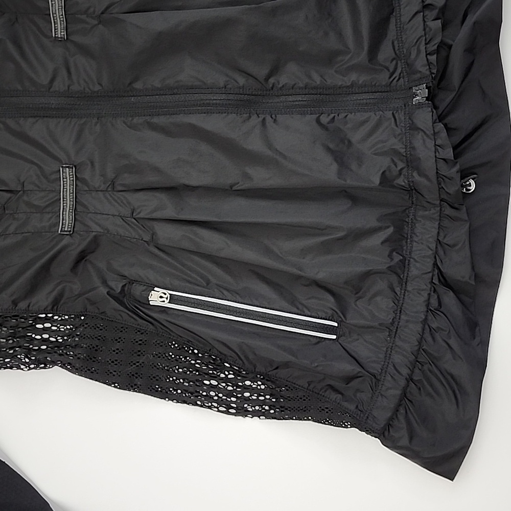 Lululemon Run Wild Zip Up Jacket Black Lightweight Mesh Panels Back Size 6 - Picture 13 of 16